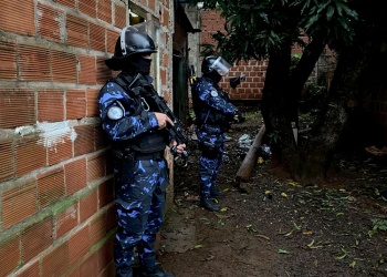 Allanamiento en Posadas: dos menores detenidos con armas y drogas