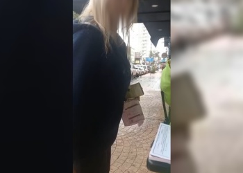 Estados alterados: una mujer insultó y agredió a inspectoras de tránsito en pleno centro posadeño