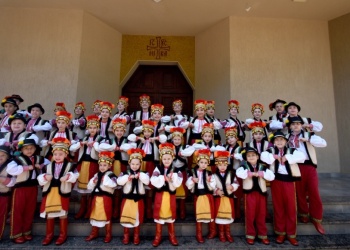 El Ballet Zirka anticipa la primavera con una gran peña