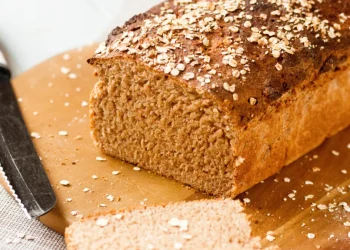 Cómo hacer pan de avena fácil y rápido con solo 4 ingredientes