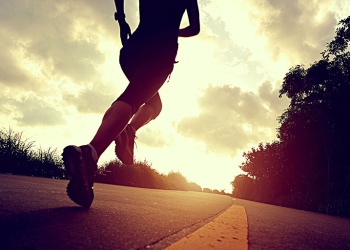 Hacer ejercicio en ayunas: ¿beneficioso o peligroso? La advertencia de una nutricionista