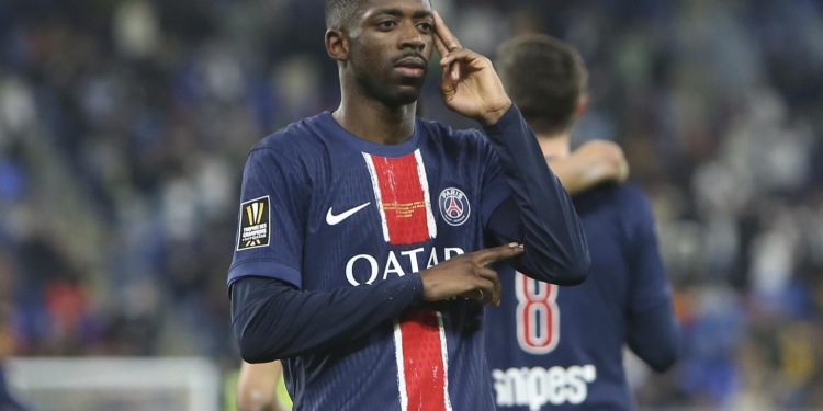 Ousmane Dembélé, del París Saint-Germain, festeja luego de anotar en la final de la Supercopa frente al Mónaco, el domingo 5 de enero de 2025 en Doha (AP Foto/Hussein Sayed)