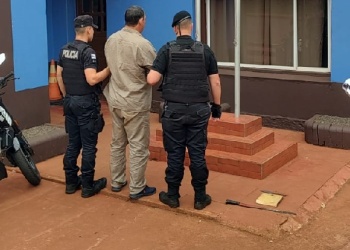 Detienen a un hombre por violencia de género y le secuestran armas blancas