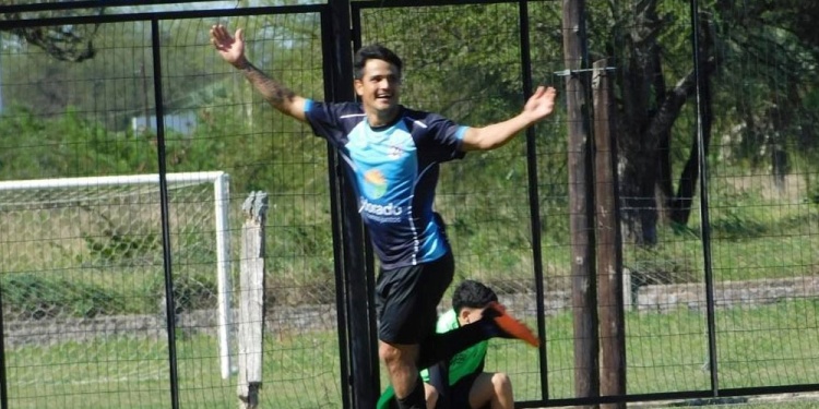 DE ENTRADA. Diego Cabrera es el capitán y goleador del team de Eldorado.