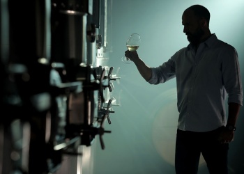 Caída de precios y resiliencia: el vino argentino conmemora a sus enólogos