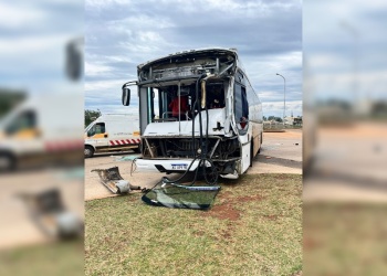 Accidente vial entre un colectivo y un camión dejó heridos en Itaembé Guazú