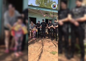 La Policía le salvó la vida y ella los recibió en su casa