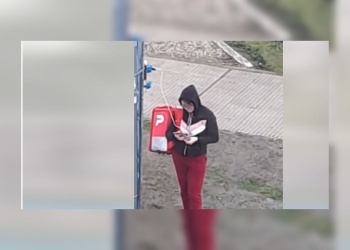 “Soy de Misiones, no le debo nada a nadie”: la respuesta de una repartidora que se volvió viral por cargar el celular bajo la lluvia