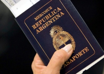 Alertan por fallas en la fabricación de miles de pasaportes argentinos y piden su devolución: cómo reconocerlo