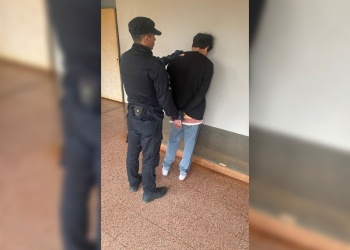 Posadas: un joven fue detenido por intentar agredir a su madre y violar una orden judicial