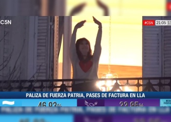 Cristina Kirchner salió al balcón y apuntó contra Milei tras la derrota de LLA en Buenos Aires
