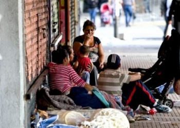 La pobreza cayó al 31,6% en el primer semestre 2025