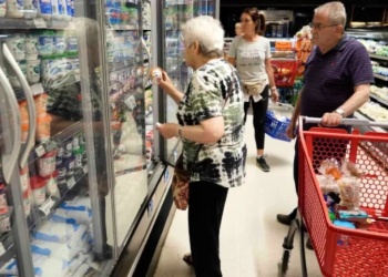Jubilados tendrán un programa de descuentos en supermercados del país: ¿cuáles?