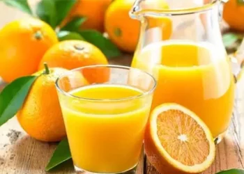 Los motivos por los que tomar jugo de naranja natural puede ser perjudicial para la salud, según la ciencia