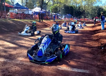 Cuando el sol se pone, el karting enciende motores en Campo Grande