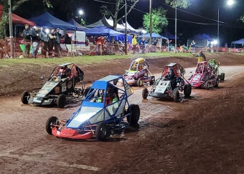 Cuando el sol se pone, el karting enciende motores en Campo Grande