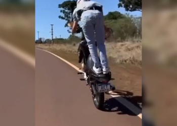 San Antonio: realizaba maniobras temerarias y terminó sin su motocicleta