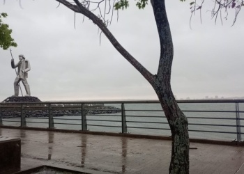 Los fuertes vientos arrastraron a un pescador en la Costanera de Posadas