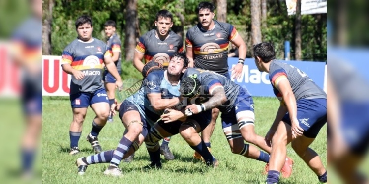 LUCHADO. Así fue el partido ayer por la tarde en Villa Cabello. Primer paso.