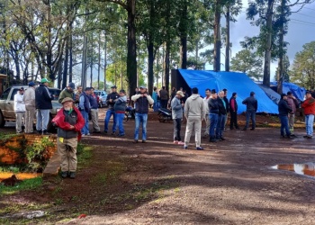 Cortes y acampe en Tapebicuá: la angustia de los trabajadores se agudiza
