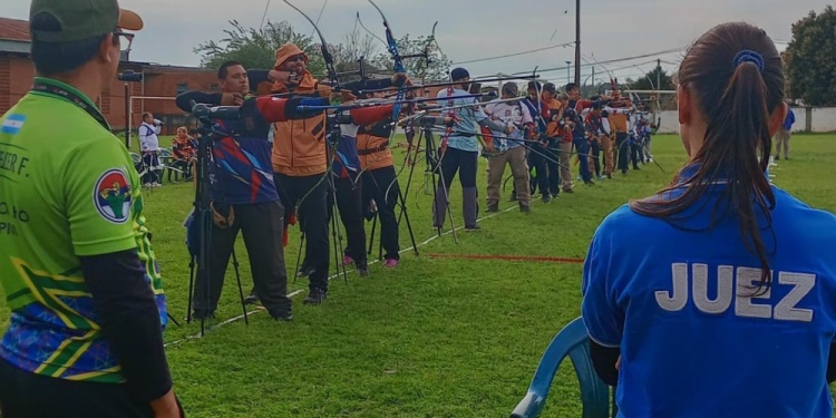 LA MIRA EN EL BLANCO. Los participantes compitieron en busca del podio.