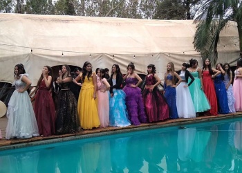 Están las jóvenes elegidas para celebrar Tus 15 Soñados y gratis