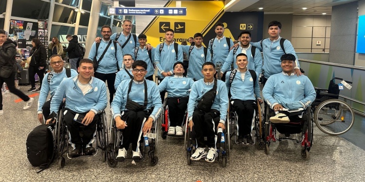 HAY EQUIPO. El seleccionado argentino de básquet adaptado con los misioneros Videla y Núñez.