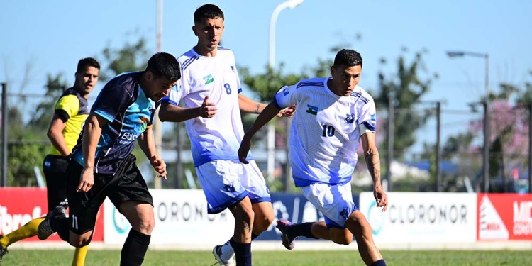 REGRESO ESPERADO. Tras perderse el último compromiso, el capitán Walter Ortiz (11) volverá a integrar el once. (Gentileza C. Roble)