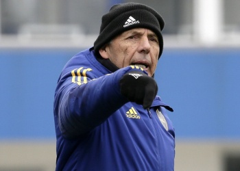 Se suspendió el partido entre Boca y Barracas Central a raíz de la muerte de Miguel Russo