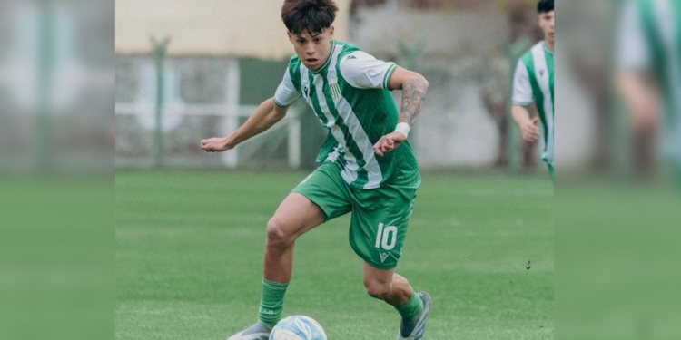 PINTA DE CRACK. Sebastián Galeano la rompe en la Séptima de Banfield.