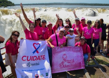 El Parque Nacional Iguazú se tiñó de rosa por la prevención del cáncer de mama