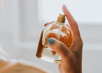 El perfume árabe con aroma a jazmín y gardenia que se volvió furor en Mercado Libre