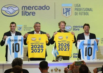 La empresa de Marcos Galperin le compró a Chiqui Tapia la Liga Profesional de Fútbol 2026 y 2627