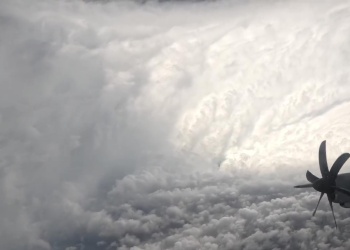 Impresionante: piloto voló y filmó el ojo del huracán “Melissa” categoría 5 que castiga al Caribe