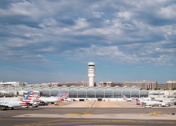 El cierre del Gobierno provoca retrasos y paros en varios aeropuertos estadounidenses