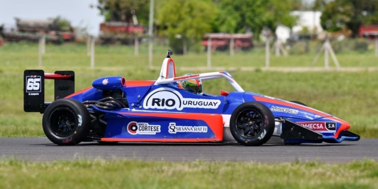 EN CARRERA. Renato Longarzo marcha segundo en el campeonato de F3.