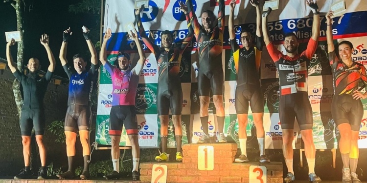 PODIO. La carrera en Elite concluyó en la noche del último sábado, en Posadas.
