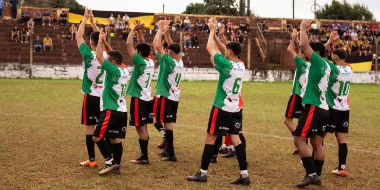 CON EL PIE DERECHO. Colonial de Cerro Azul ganó de visitante en Santa Rita y se trepó a lo más alto de la Zona 6. (Foto Instagram Colonial).