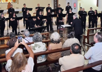 Voces que comparten el canto universal en distintos escenarios