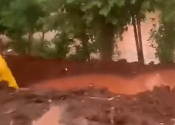 Eldorado: Desborde del arroyo Pomar anegó a viviendas del barrio 20 de Junio