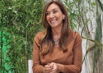 Reprograman la presentación del libro “El éxodo de las plumas”, de Elena Zuza