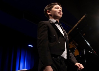 El talento no tiene edad: Facundo Ledesma Melnechuk vuelve al Teatro de Prosa