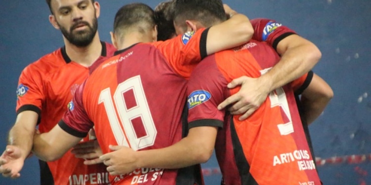 PUNTERO. Telecentro intentará mantenerse como único líder e invicto.