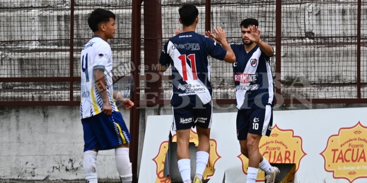 FESTEJOS. Una postal repetida en la tarde de Villa Sarita. Guaraní no perdonó.