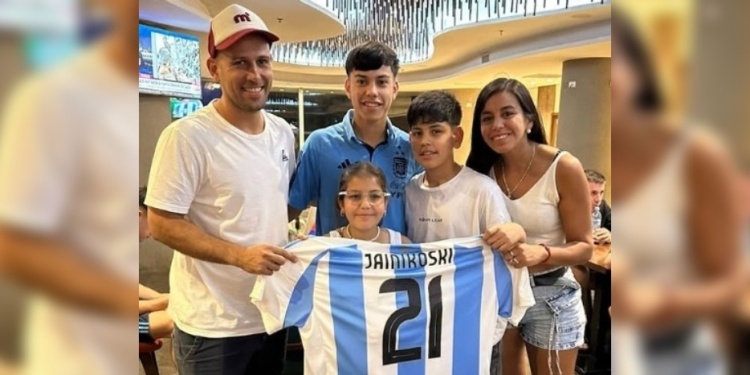 CON LA FAMILIA. Facu se prepara para su participación en el Mundial.