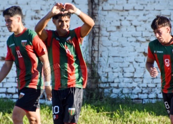 Brown goleó y sacó medio pasaje