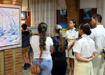 Artistas y alumnos del Storni presentaron “Ecos de Agua”