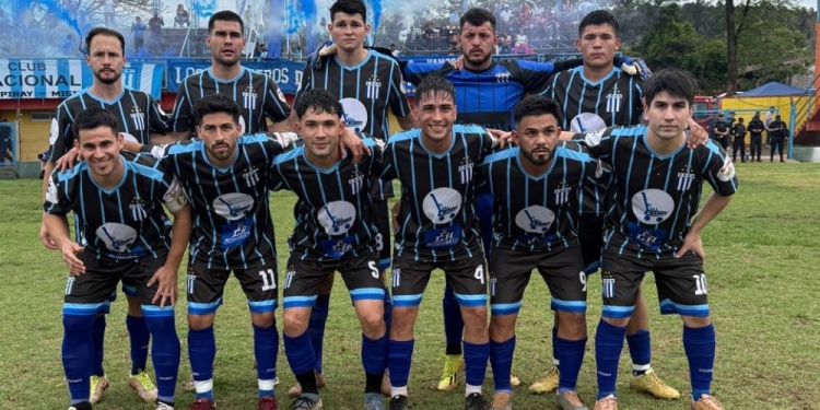 PROTAGONISTAS. La formación de Nacional en el juego ante Central Iguazú.