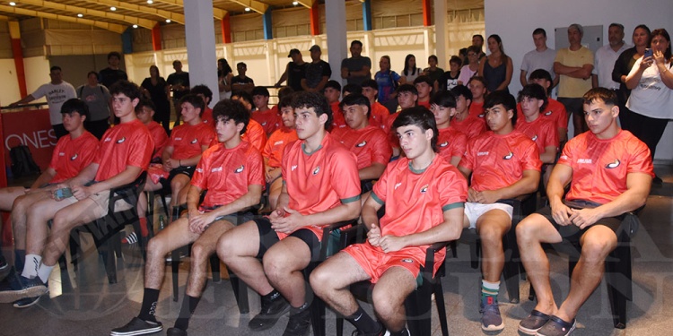 A COMPETIR. El plantel tuvo una concentración y charla en el CePARD, antes de emprender el viaje a Formosa.