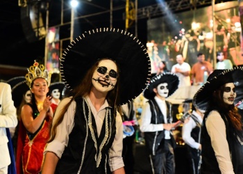 Gobernador Roca se viste de fiesta con la Estudiantina 2025